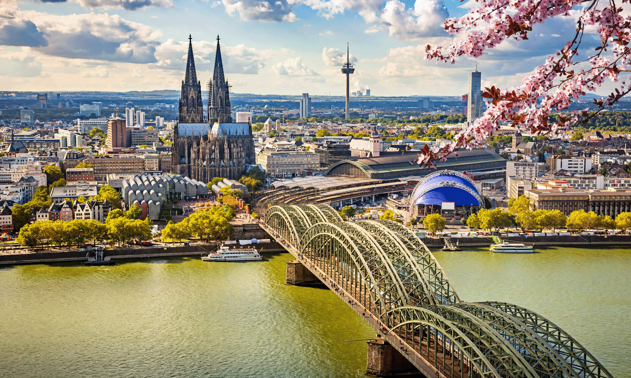 Köln Skyline mit Rheinbrücke